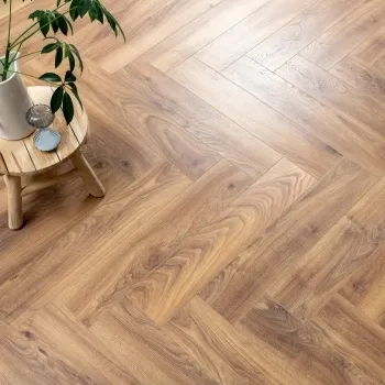 Aberdeen Natural Oak Laminate 8mm Herringbone