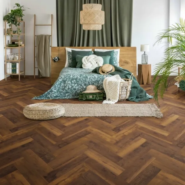 Aberdeen Dark Oak Laminate 8mm Herringbone
