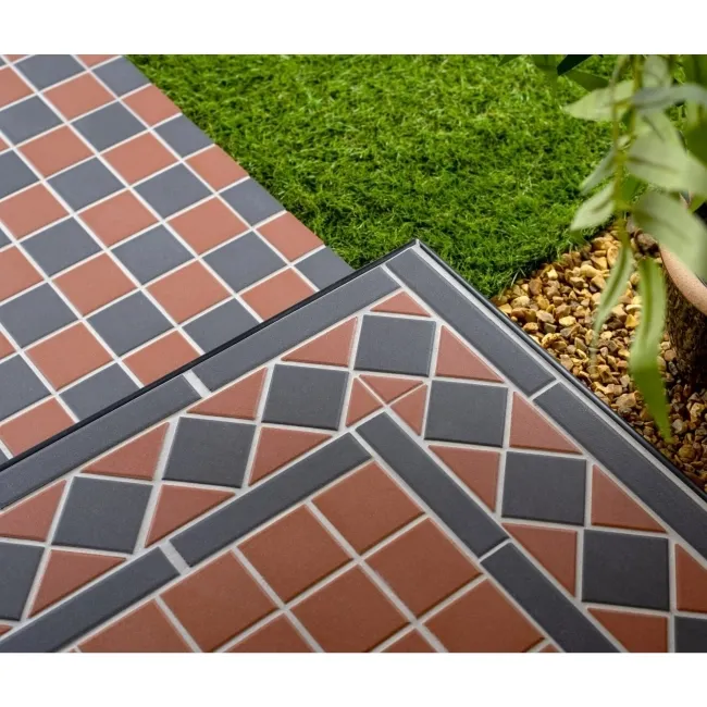 Victoria Red & Black Corner