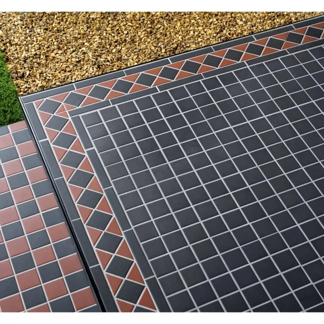 Victoria Red & Black Corner