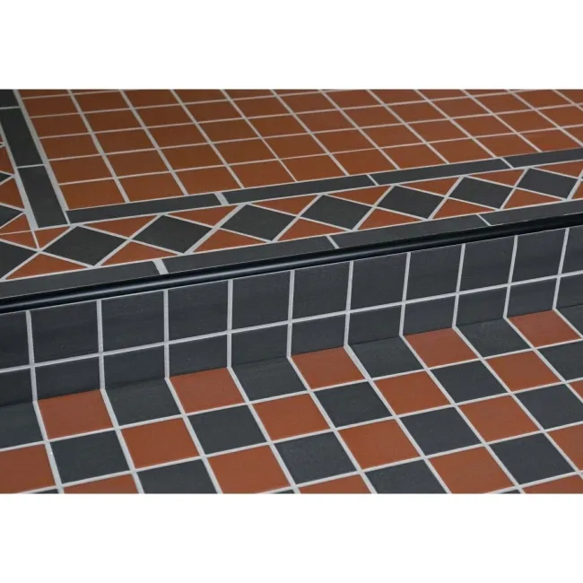 Victoria Red & Black Border