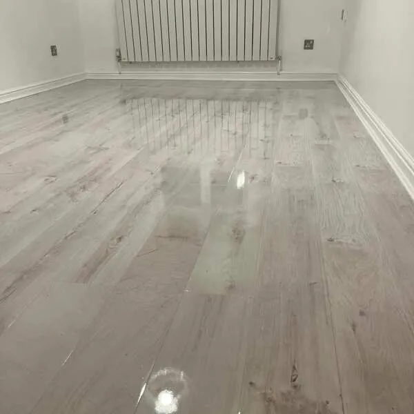 Glossy Ice Oak Laminate Flooring 8mm