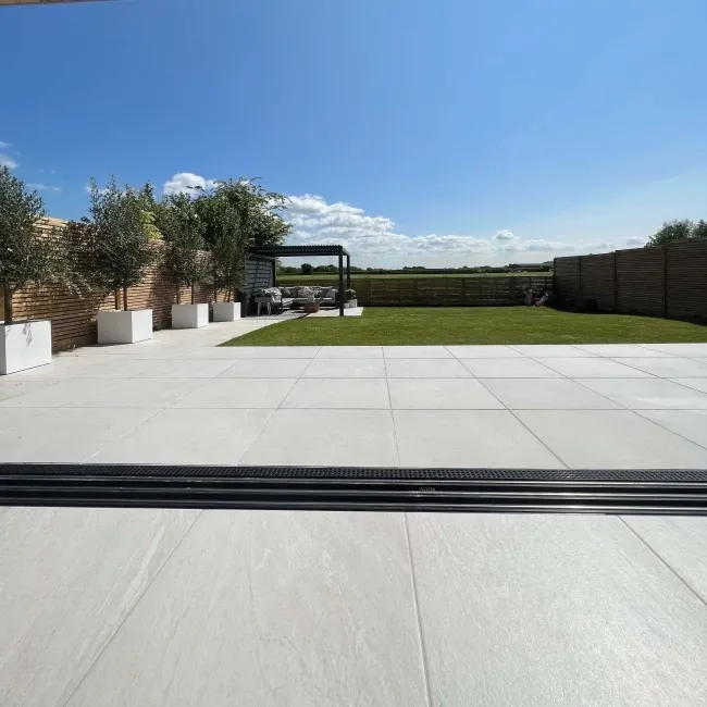 Bellevue White Outdoor Slab