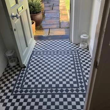 Victoria White & Black Border