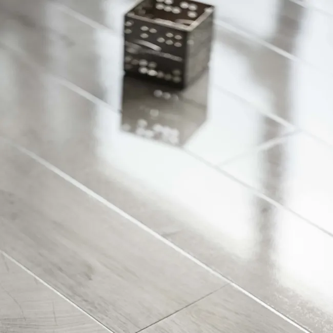 Glossy Ice Oak Laminate Flooring 8mm