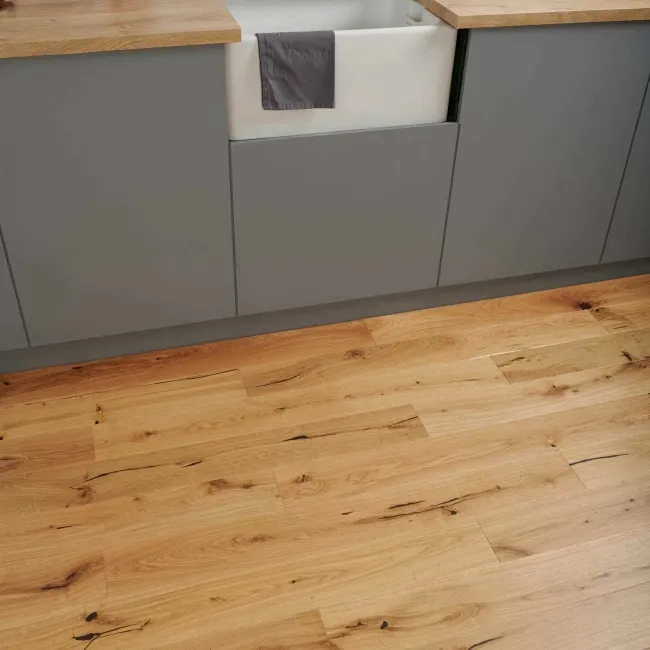 Medio Rustic Oak Engineered Flooring 14mm x 130mm Lacquered