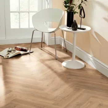 Aberdeen Light Oak Laminate 8mm Herringbone