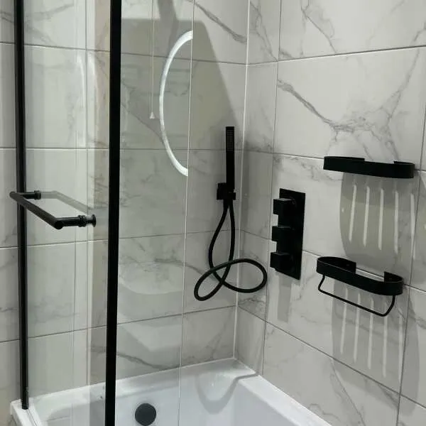 Carrara White Gloss Marble Effect Vitrified Ceramic Wall and Floor Tile