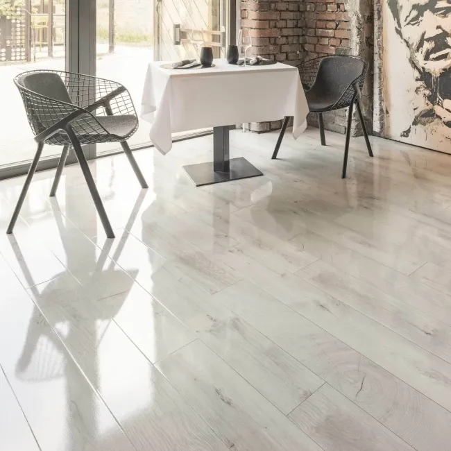Glossy Ice Oak Laminate Flooring 8mm