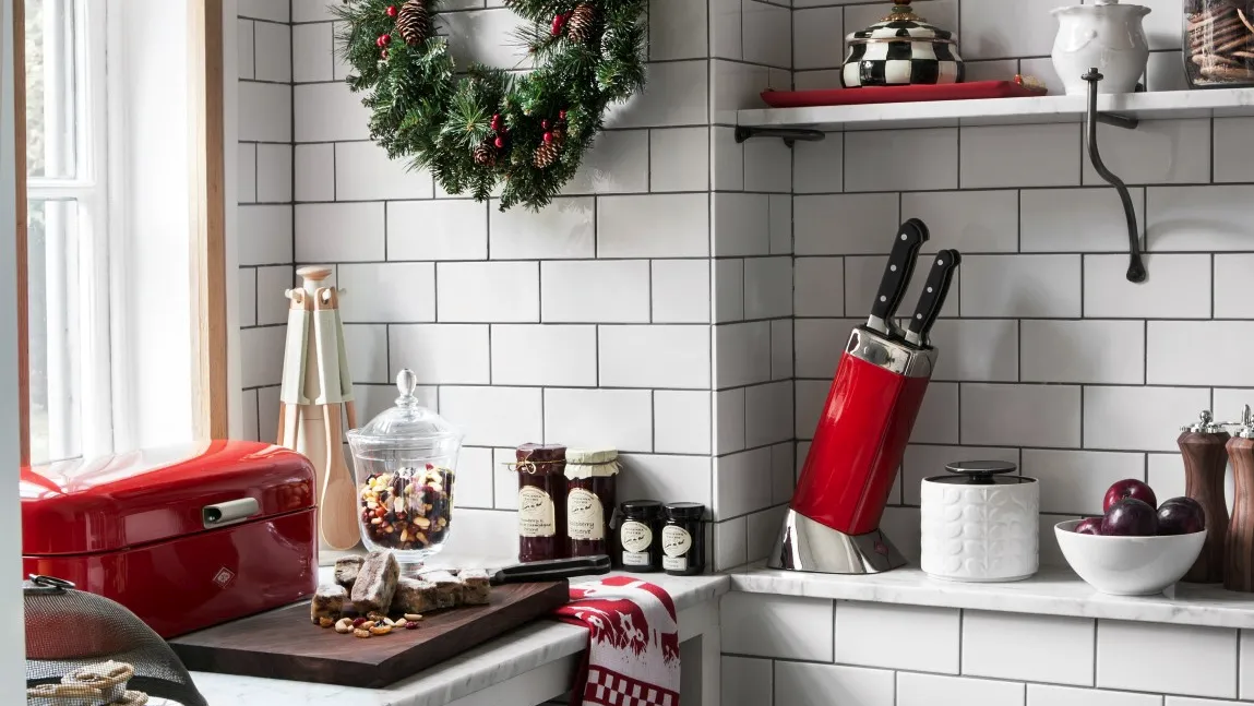 How to Decorate Your Kitchen for Christmas