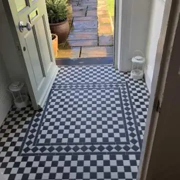 Victoria White & Black Border