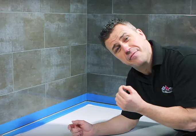 How-to-Silicone-Your-Bath-or-Shower-Tray-step-2