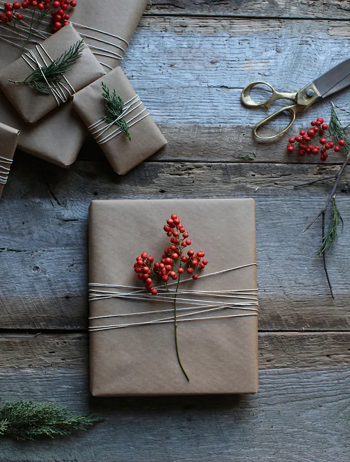 holiday-gifts-with-twine-berries