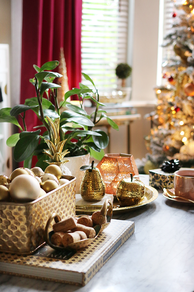 Swoon Worthy Christmas Coffee Table