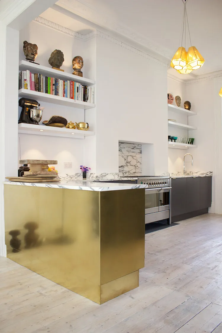 Kitchen+arabescato+marble+brass+storm+formica