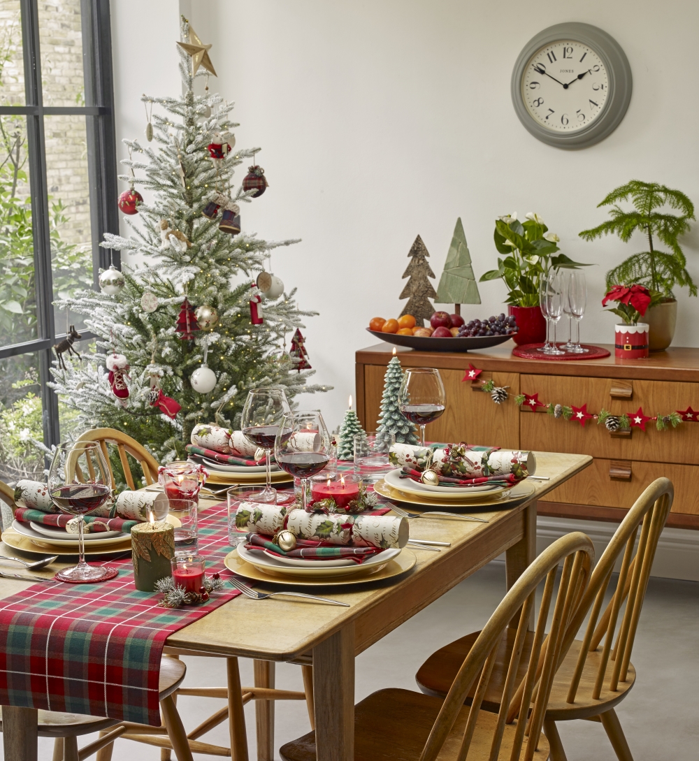 Merry & Bright Christmas Accessories | Dobbies