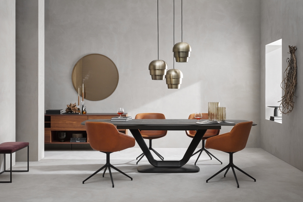 Alicante Extending Table & Vienna Swivel Chairs | BoConcept