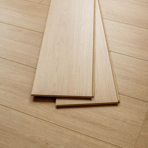 Barcelona Classic Oak Laminate Flooring 7mm