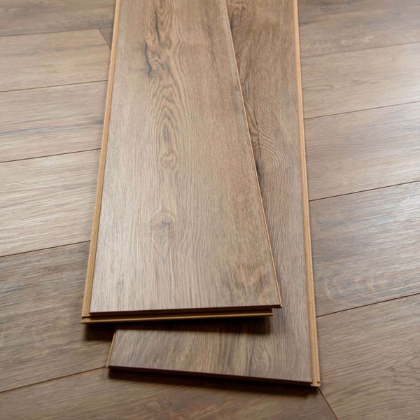 Craft Cool Brown Oak Laminate Flooring 12mm