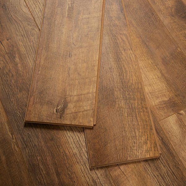 Essential Vitality Barn Oak Laminate Flooring 8mm