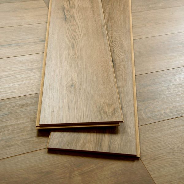 Variety Cool Brown Oak Laminate Flooring 8mm